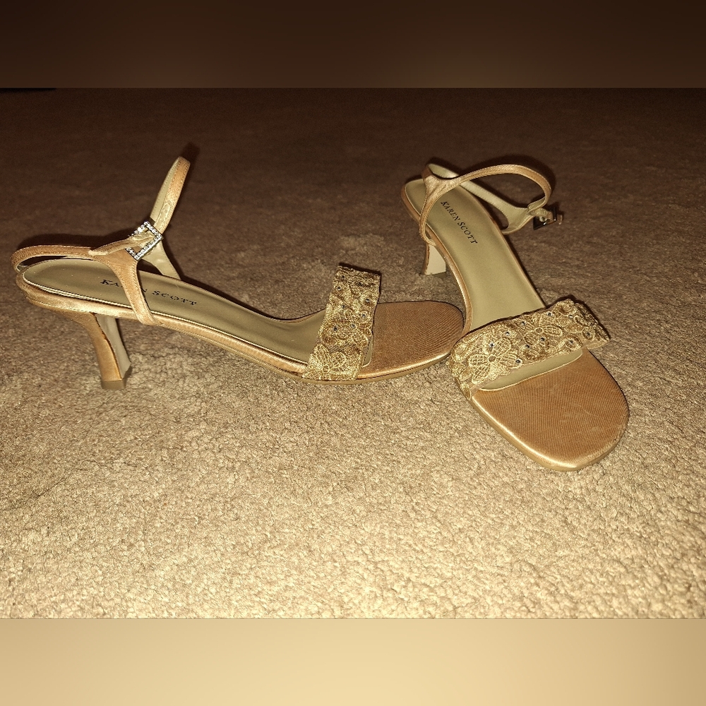 Karen Scott / 9 1/2 M / nude dress shoes /